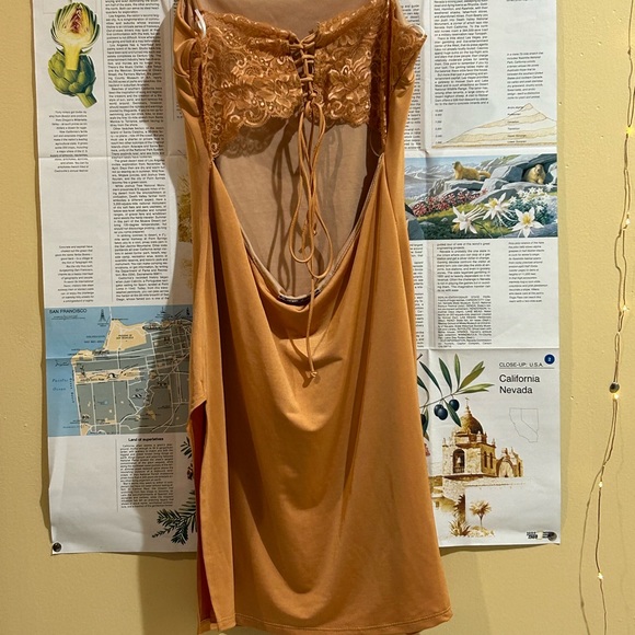 Fashion Nova Peach going out dress with open back - Picture 2 of 2